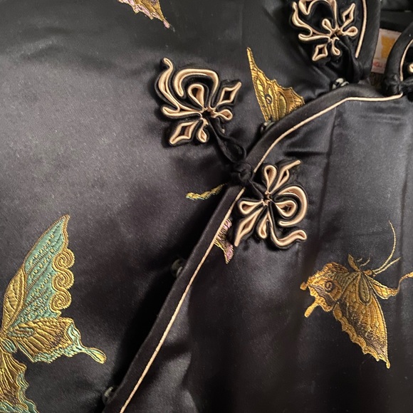 Traditional Chinese Dress - Picture 4 of 6